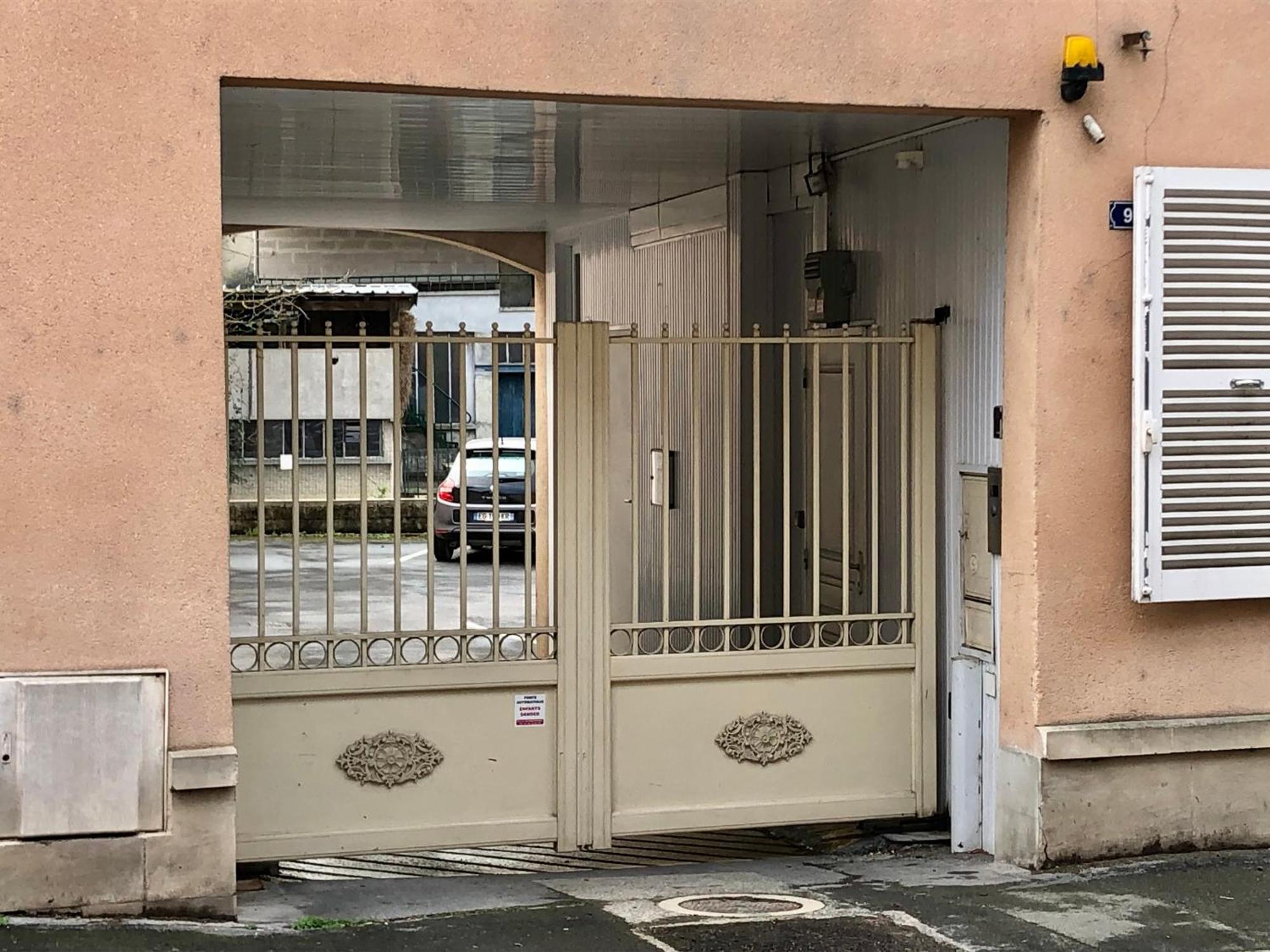 Logement Centre Ville D'Epernay Avec Parking Prive Exterior photo